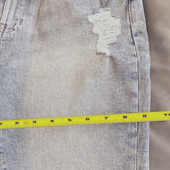 GAP Bermuda Shorts Light Blue Wash Distressed Size 4/27 - Picture 10 of 12